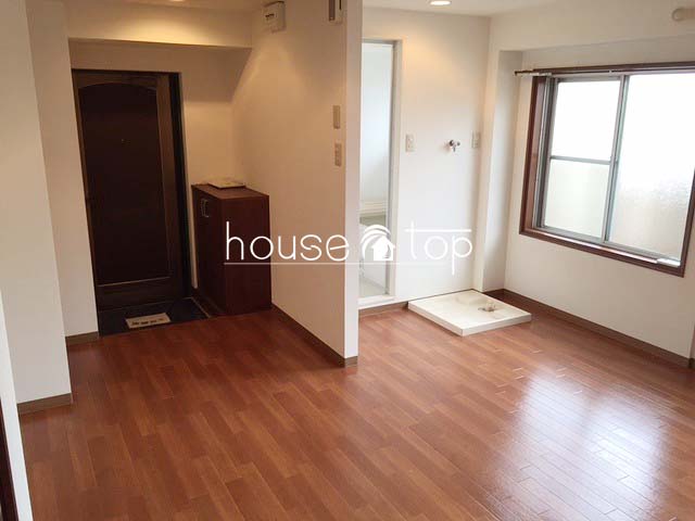 居室・リビング　リビングにはテーブルやソファーなど設置可能です♪