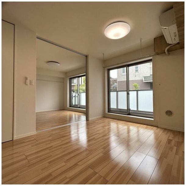 居室・リビング　使いやすい形の為、レイアウトを楽しめます♪