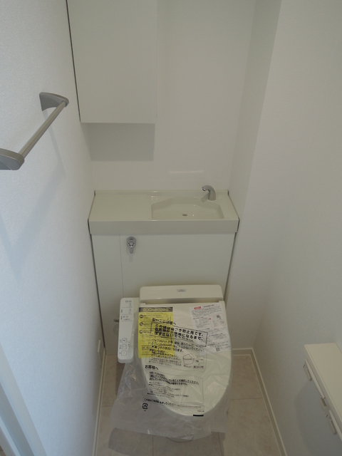 トイレ　★※別号室の写真です　ウォシュレット付★