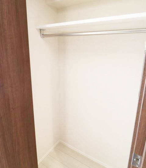 収納　★ハンガーラック付き、上部収納も有り★