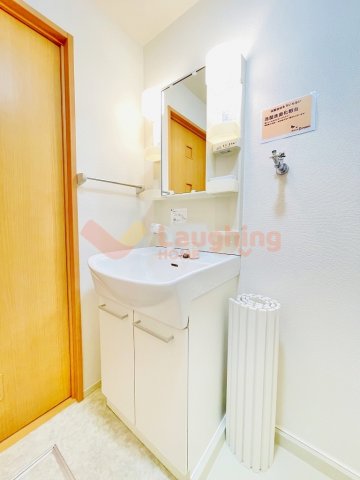 洗面設備　ゆったりとスペースのある洗面所