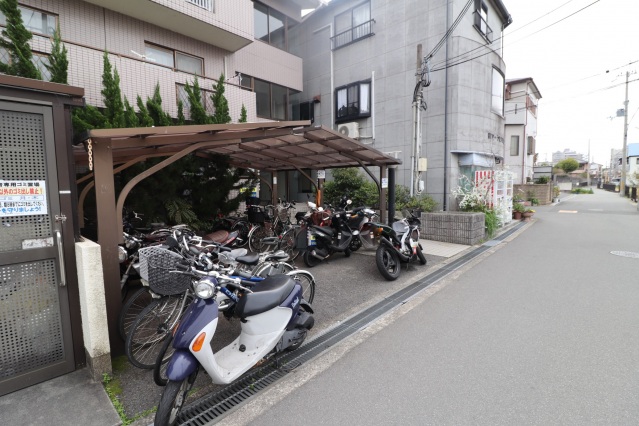 駐車場　駐輪場　バイク不可