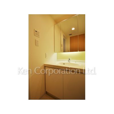 洗面設備　同タイプ16階のお部屋を撮影。仕様が異なることがあります。