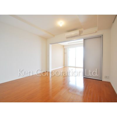 居室・リビング　同タイプ16階のお部屋を撮影。仕様が異なることがあります。