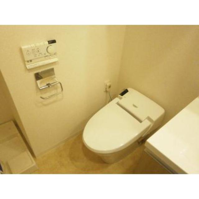 トイレ　※写真は同タイプ住戸です。