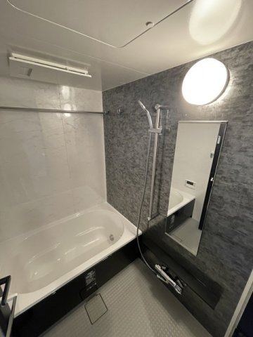 バス・シャワールーム　追い焚き機能・浴室暖房乾燥機付きバスルーム♪雨の日のお洗濯に