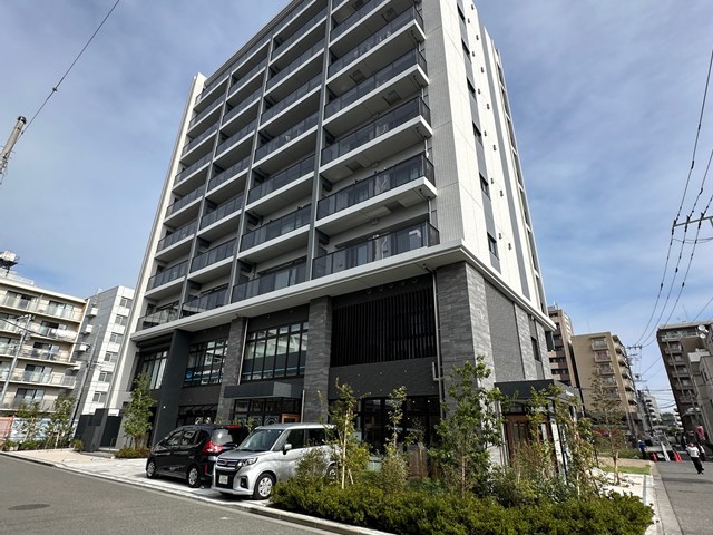 建物外観　小田急線・JR南武線「登戸」駅まで徒歩3分！駅近の10階建て