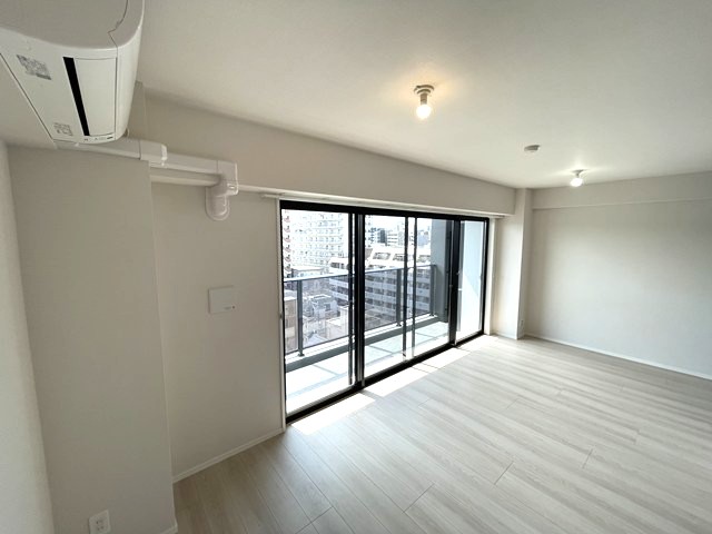 居室・リビング　南西向きリビングダイニングキッチン14.5帖☆バルコニーに繋