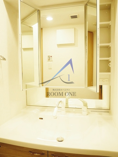 洗面設備　独立洗面台です。