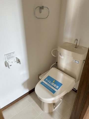 トイレ　トイレは嬉しいウォシュレット付き！