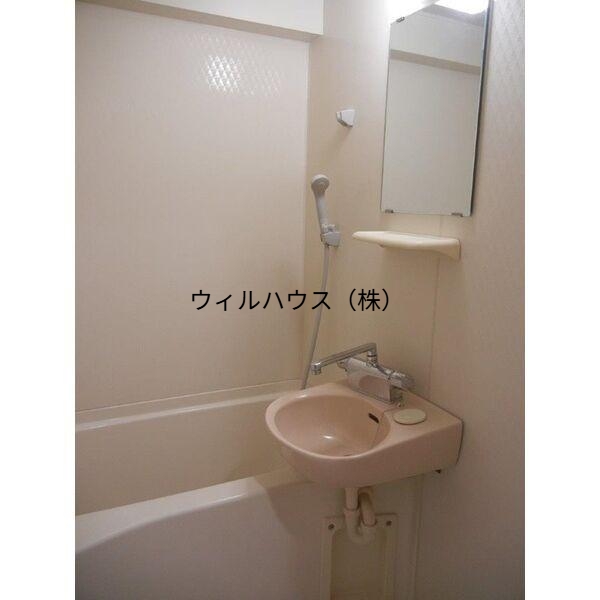 バス・シャワールーム　キレイにリフォームされています！