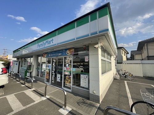 コンビニ　ファミリーマート大宮上小町店（コンビニ）まで180m