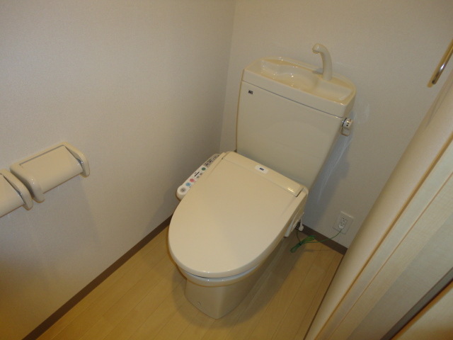 トイレ　温水洗浄暖房便座