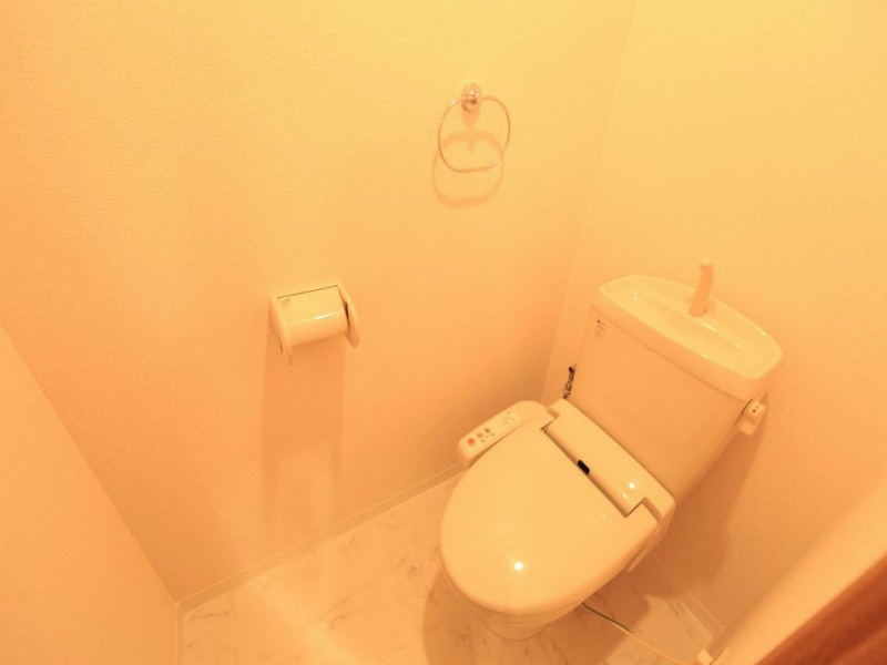 トイレ　温水洗浄暖房便座付トイレ