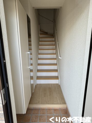 玄関　反転タイプのお部屋です（現況を優先します）