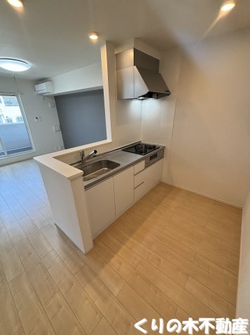 キッチン　反転タイプのお部屋です（現況を優先します）