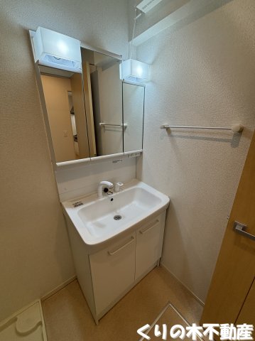 洗面設備　反転タイプのお部屋です（現況を優先します）