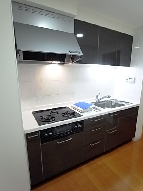 キッチン　お料理のやり易いビルトインのシステムキッチンです