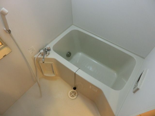 バス・シャワールーム　追い焚き機能完備です