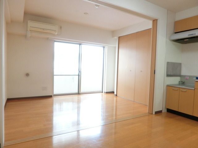 その他部屋・スペース　洋室とＤＫの間には可動仕切りがあります