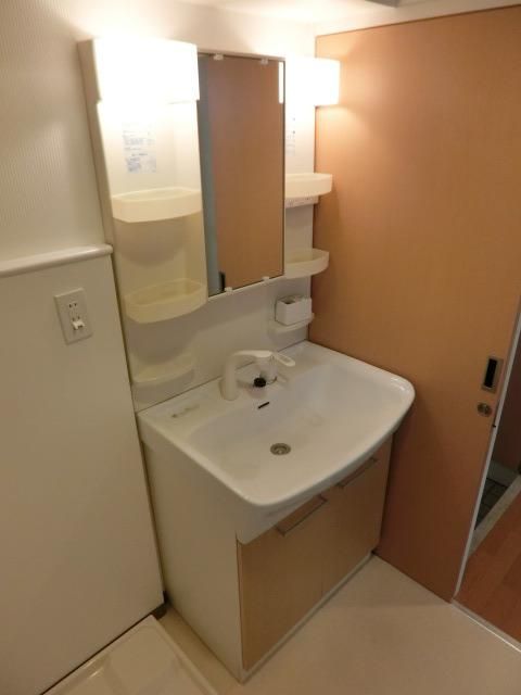 洗面設備　忙しい朝に嬉しい独立洗面台です