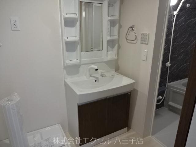 洗面設備　洗面脱衣所、独立洗面台完備