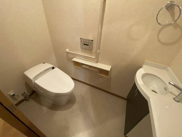 トイレ　温水洗浄便座