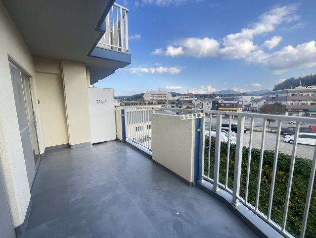 バルコニー　お洗濯にも便利なバルコニー付き