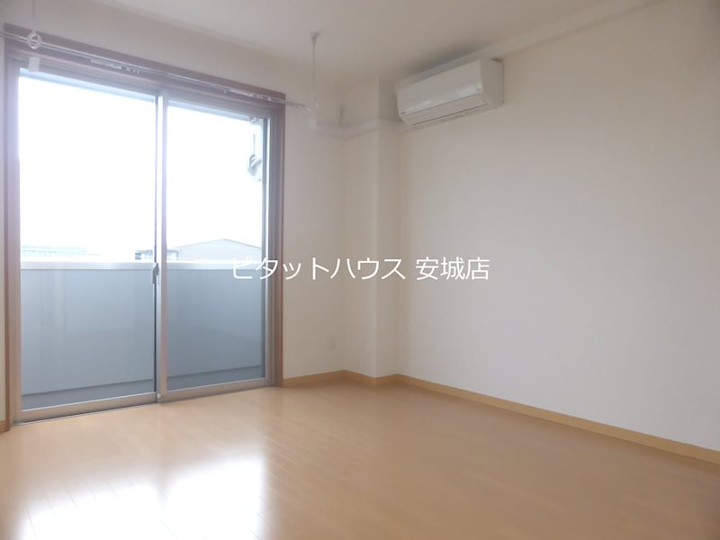 居室・リビング　参考写真３０２