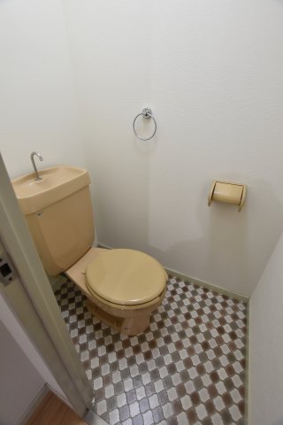 トイレ　別号室の画像です。ご参考下さい