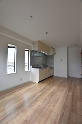 居室・リビング　別号室の画像です。ご参考下さい