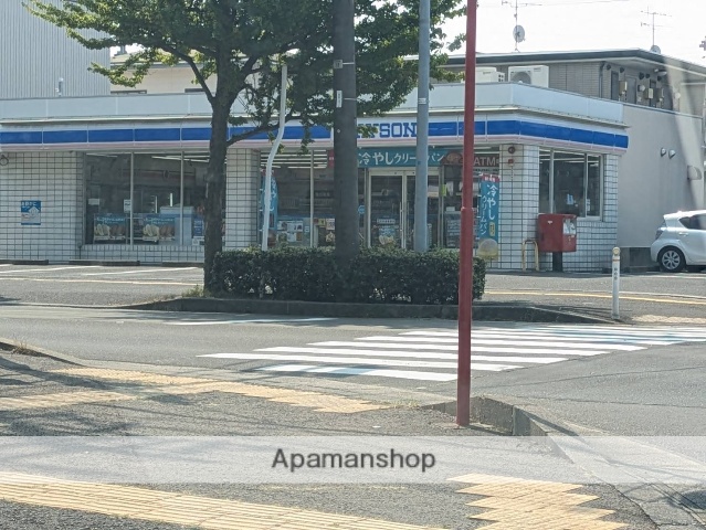 コンビニ　セブンイレブン（コンビニ）まで576m