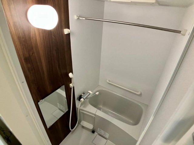 バス・シャワールーム　104、204号室の間取りは反転プランとなります。