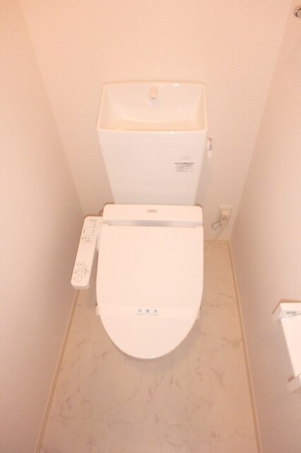 トイレ　温水洗浄暖房便座