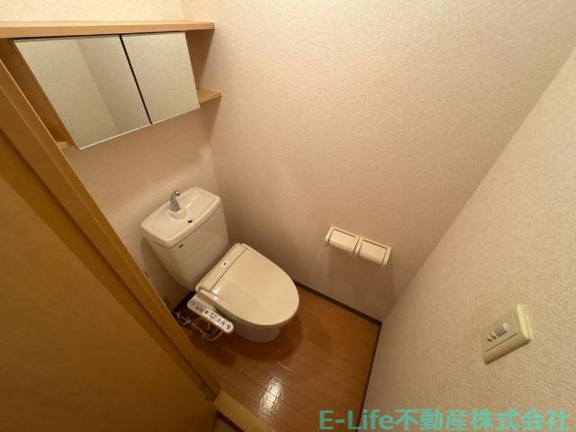 トイレ　温水洗浄便座