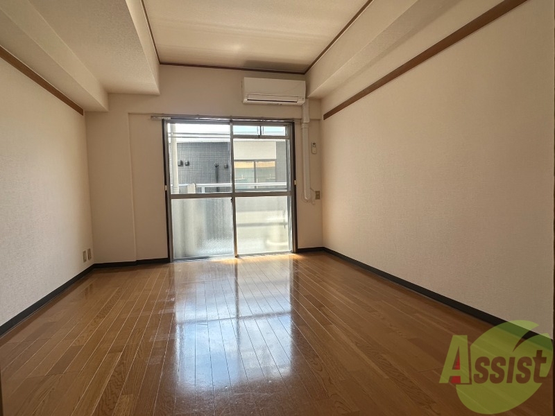 居室・リビング　リビングは７帖、一人暮らしにはちょうどいいですね