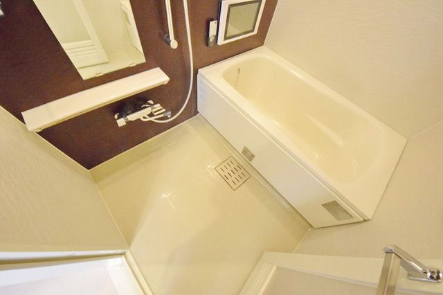 バス・シャワールーム　※別部屋参考画像です。