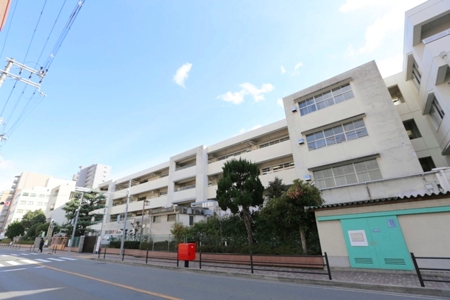 小学校　吹田市立豊津第一小学校（小学校）まで749m