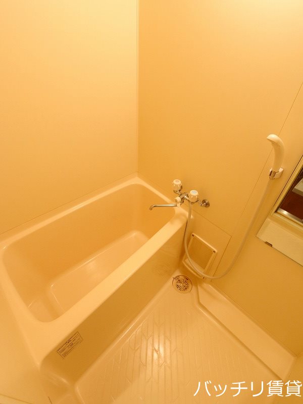 バス・シャワールーム　画像は別号室の為、現状優先になります。
