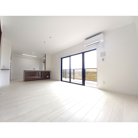 居室・リビング　※別部屋写真、現況優先