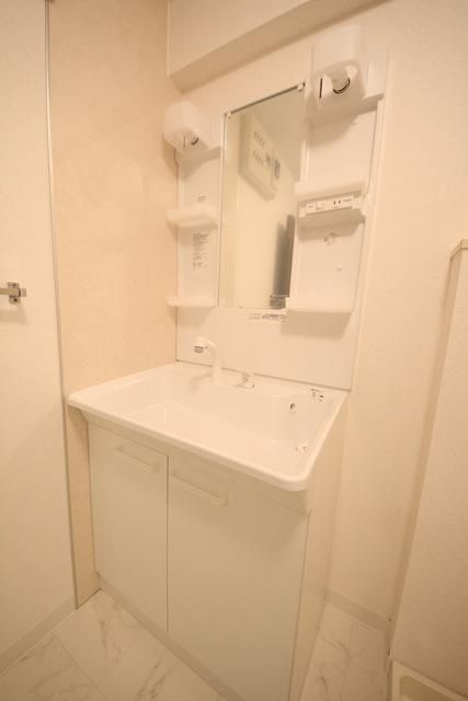 洗面設備　※同建物　同タイプ間取り設備施工例　現況優先