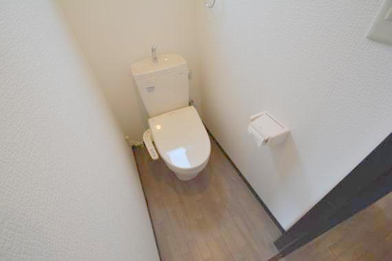 トイレ　綺麗なトイレにはウォシュレット標準装備です。