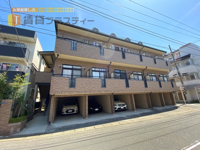 建物外観　レンガ調が際立つ外観。