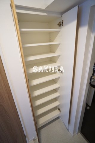 玄関　収納豊富なシューズボックスです♪