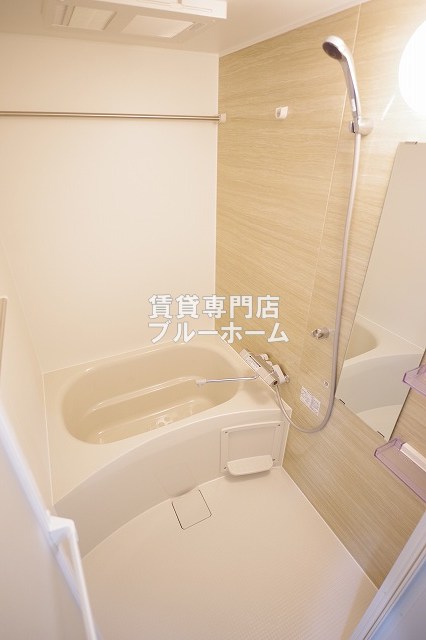 バス・シャワールーム　浴室乾燥機付きのお風呂です！