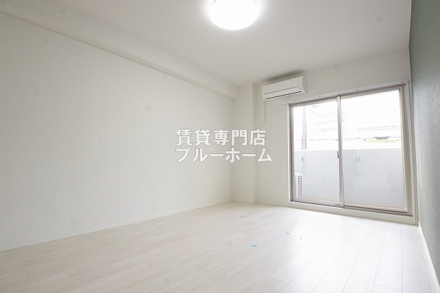 居室・リビング　9帖の広い洋室です！