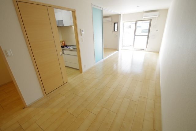 居室・リビング　★独立キッチンで家具の配置もしやすいリビング★