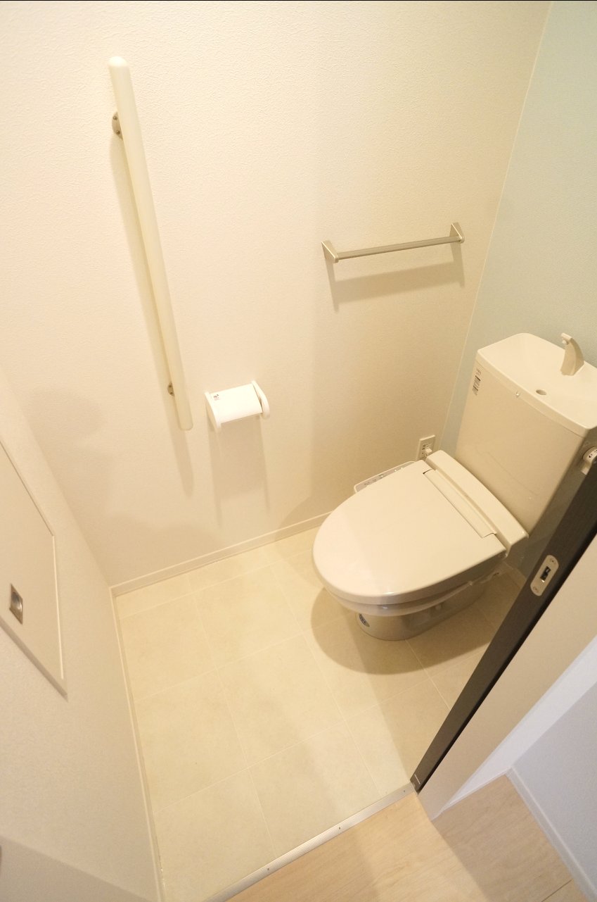 トイレ　温水洗浄便座付のトイレです