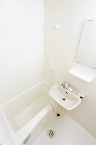 バス・シャワールーム　参考写真（同物件別部屋）