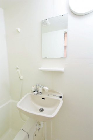 洗面設備　参考写真（同物件別部屋）